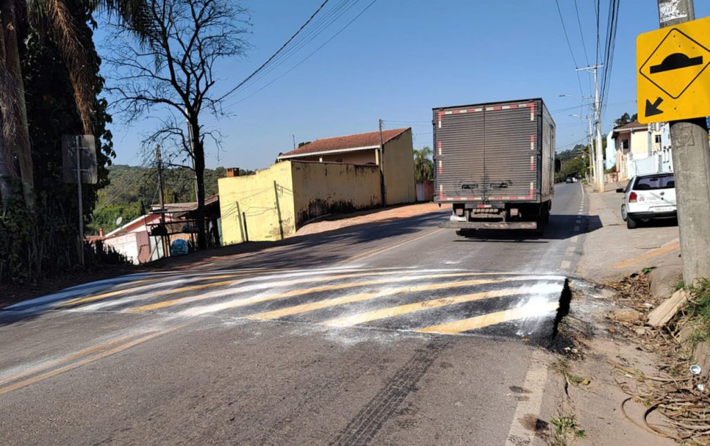 Avenida José Mezzalira recebe novas lombadas - Jornal da Cidade Digital